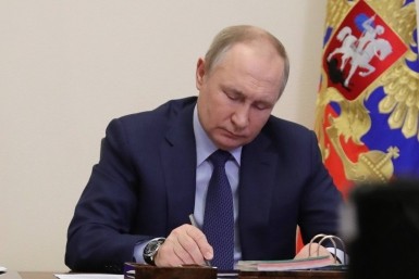 Итоги дня: туризм &mdash; привилегия богатых, самосвал снес внедорожник и возгорание в кафе