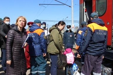 Итоги дня: horror story о бараках, поезд беженцев, блэкаут в Авиагородке и топ кровососов