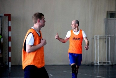 Итоги дня: напали собаки, школьник в больнице, открыли студию и пожарные-футболисты