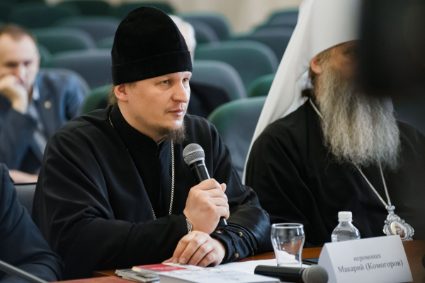 Представители епархий и Союза писателей России встретились за круглым столом в Хабаровске