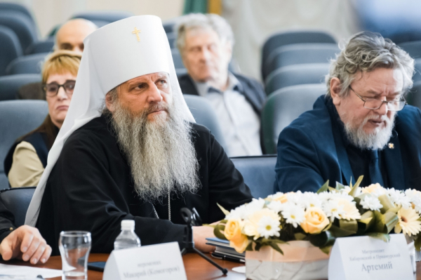 Представители епархий и Союза писателей России встретились за круглым столом в Хабаровске