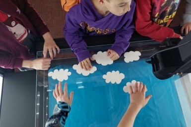 Итоги дня: напали собаки, школьник в больнице, открыли студию и пожарные-футболисты