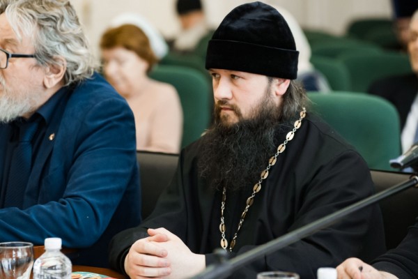 Представители епархий и Союза писателей России встретились за круглым столом в Хабаровске