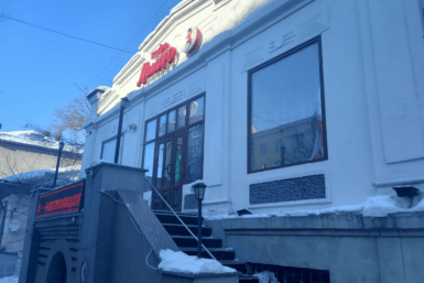 Итоги дня: туризм &mdash; привилегия богатых, самосвал снес внедорожник и возгорание в кафе