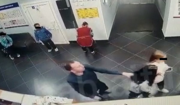 Школьный завуч в Хабаровске оттаскал девочку за волосы и теперь может лишиться работы &nbsp;