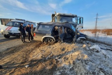 Итоги дня: туризм &mdash; привилегия богатых, самосвал снес внедорожник и возгорание в кафе