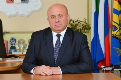 Итоги дня: горожане бегут, поздравления мэра, помощь фермерам и акция "Красная гвоздика"