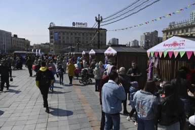 Итоги дня: Первомай и Антипасха, "Амурфест" и Герой Труда, оружие войны и ДТП на трассе