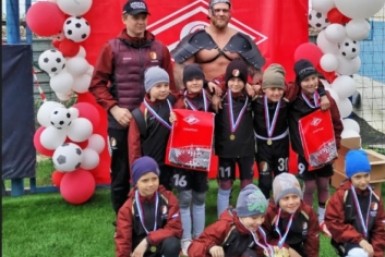 Итоги дня: к нам приехала "Победа", грустная остановка, ягодная ферма, проблемный "Диалог"