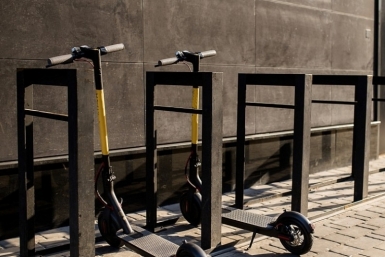 Итоги дня: хищение лавочек, сбил ребенка на самокате и отчим убил девочку