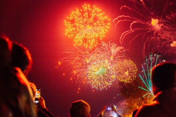 День Победы в Хабаровске завершился традиционным салютом (ФОТО) День Победы в Хабаровске завершился традиционным салютом (ФОТО)