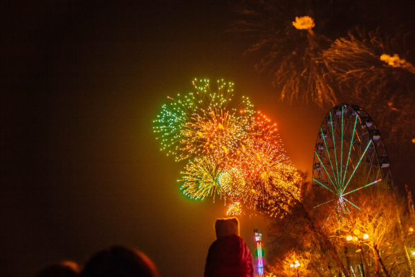 День Победы в Хабаровске завершился традиционным салютом (ФОТО) День Победы в Хабаровске завершился традиционным салютом (ФОТО)