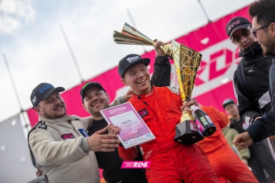 Итоги дня: хищение лавочек, сбил ребенка на самокате и отчим убил девочку