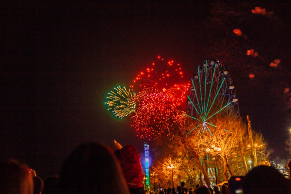 День Победы в Хабаровске завершился традиционным салютом (ФОТО) День Победы в Хабаровске завершился традиционным салютом (ФОТО)