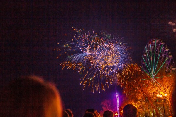 День Победы в Хабаровске завершился традиционным салютом (ФОТО) День Победы в Хабаровске завершился традиционным салютом (ФОТО)