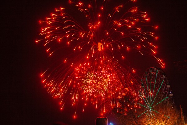 День Победы в Хабаровске завершился традиционным салютом (ФОТО) День Победы в Хабаровске завершился традиционным салютом (ФОТО)