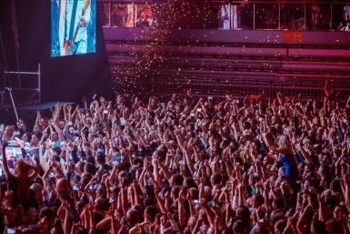 Итоги дня: крупный пожар, вандалы в парке, "заминировали" суд и нападение на полицейского