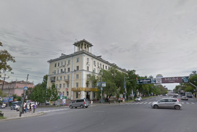 После гибели мужчины на балконе дома-коммуны глава хабаровской УК пойдет под суд