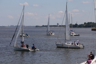 Итоги дня: Амурская регата, воссоединение семьи, отравленная вода, многострадальный "Утёс"