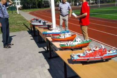 Итоги дня: спасение цапли, поселковые юбилеи, мэр на выпускном балу и "Лучи Победы"