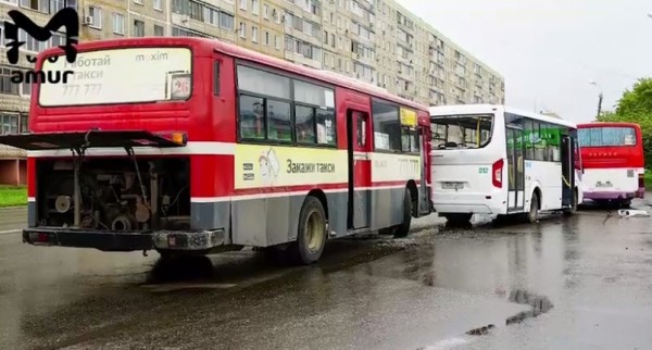 Три автобуса столкнулись в Комсомольске-на-Амуре