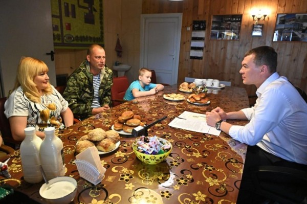 "Добро пожаловать на Родину!" - Михаил Дегтярев встретился с переселенцами из Краматорска