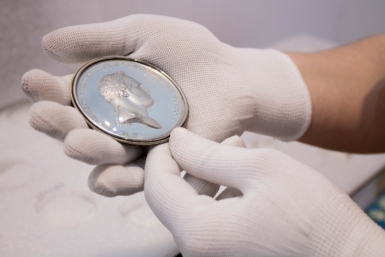 Итоги дня: пожар на судне с автомобилями, новый уполномоченный, оторванные от цивилизации