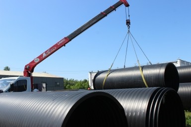 Итоги дня: крупный пожар, вандалы в парке, "заминировали" суд и нападение на полицейского