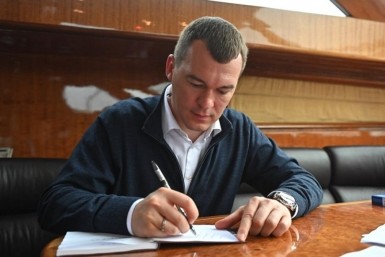 Итоги дня: спасение цапли, поселковые юбилеи, мэр на выпускном балу и "Лучи Победы"