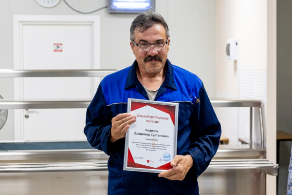 В свой День рождения завод "Русский Минтай" поздравил сотрудников с Днем рыбака