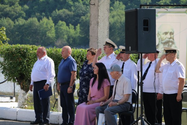 В День ВМФ хабаровчане прошлись по волнам на катерах береговой охраны