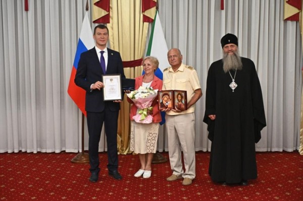 Михаил Дегтярев поздравил жителей Хабаровского края с Днем любви, семьи и верности