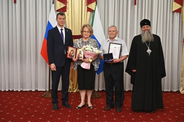 Михаил Дегтярев поздравил жителей Хабаровского края с Днем любви, семьи и верности