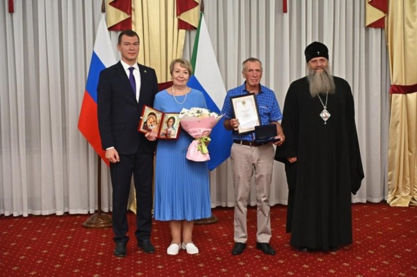 Михаил Дегтярев поздравил жителей Хабаровского края с Днем любви, семьи и верности