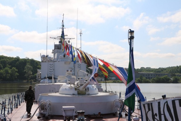 В День ВМФ хабаровчане прошлись по волнам на катерах береговой охраны