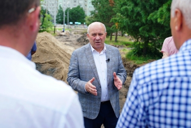 Итоги дня: "взрыв" облаков, пожар на Центральном рынке, обрушение моста и миллионы цветов