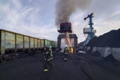 Итоги дня: нападение в аэропорту Хабаровска, трасса в мусором плену, правила для самокатов