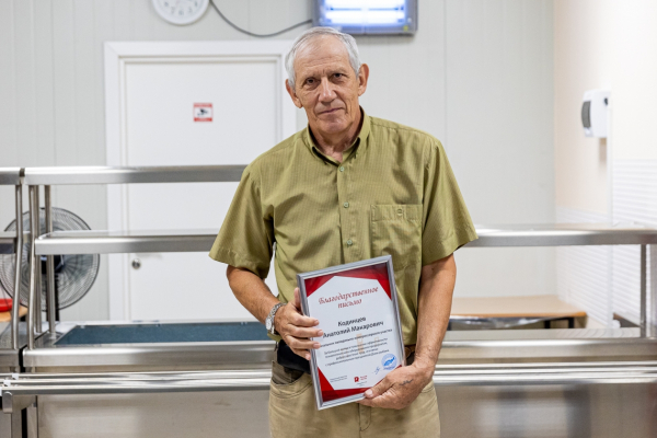 В свой День рождения завод "Русский Минтай" поздравил сотрудников с Днем рыбака