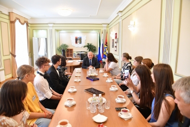 Итоги дня: злые псы, рыбные страсти, десант театралов, богатые продавцы и кража скота