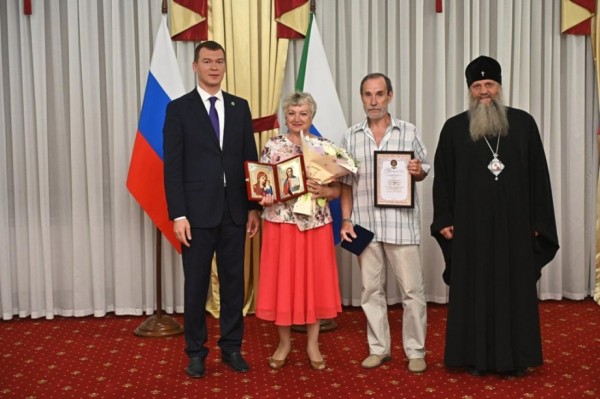 Михаил Дегтярев поздравил жителей Хабаровского края с Днем любви, семьи и верности