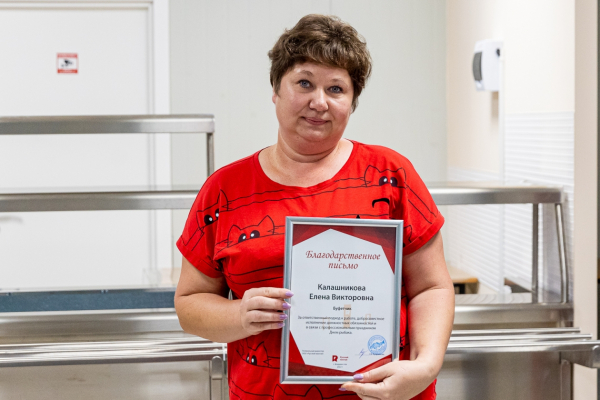 В свой День рождения завод "Русский Минтай" поздравил сотрудников с Днем рыбака