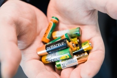 Итоги дня: ДТП с неотложкой, COVID-19 в августе, охота на батарейки и стресс после отпуска