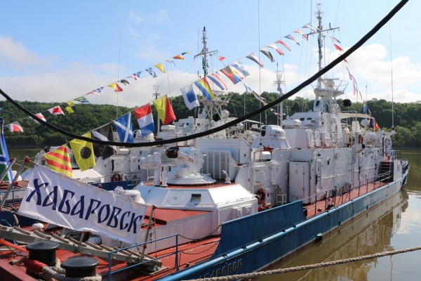В День ВМФ хабаровчане прошлись по волнам на катерах береговой охраны