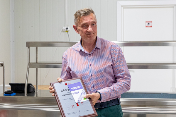 В свой День рождения завод "Русский Минтай" поздравил сотрудников с Днем рыбака