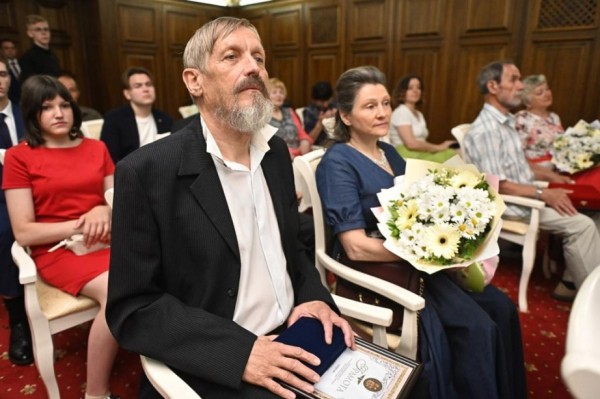 Михаил Дегтярев поздравил жителей Хабаровского края с Днем любви, семьи и верности