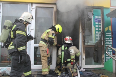 Итоги дня: "взрыв" облаков, пожар на Центральном рынке, обрушение моста и миллионы цветов