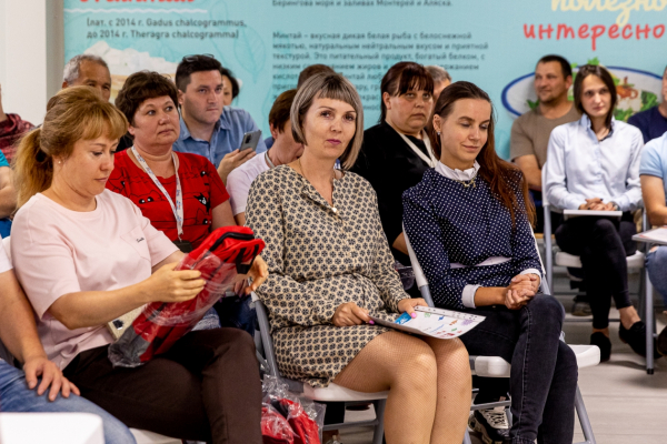 В свой День рождения завод "Русский Минтай" поздравил сотрудников с Днем рыбака