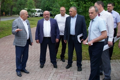 Итоги дня: "взрыв" облаков, пожар на Центральном рынке, обрушение моста и миллионы цветов