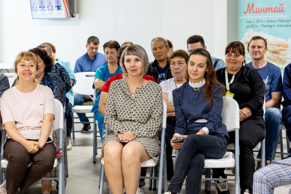 В свой День рождения завод "Русский Минтай" поздравил сотрудников с Днем рыбака