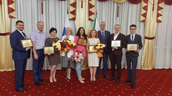 В Хабаровске наградили победителей и лауреатов краевого конкурса "Предприниматель года" В Хабаровске наградили победителей и лауреатов краевого конкурса "Предприниматель года"